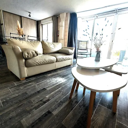 A Seulement 150m Et Rue Pietonne, Maison 90m2, 6 Personnes Avec Parking Prive Et 2 Terrasses Sud *